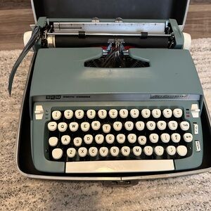 Super Sterling Typewriter - Teal